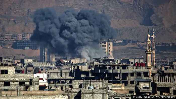 Syrien Lufangriffe in Arbin (Getty Images/AFP/A. Almohibany)