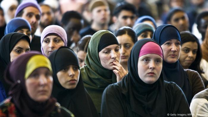 Niederlande Muslimische Frauen in Amsterdam (Getty Images/AFP/A. Johnson)