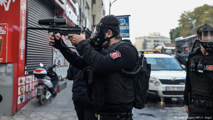Türkei Polizisten bei einer Demo in Istanbul (Getty Images/AFP/Y. Akgul)