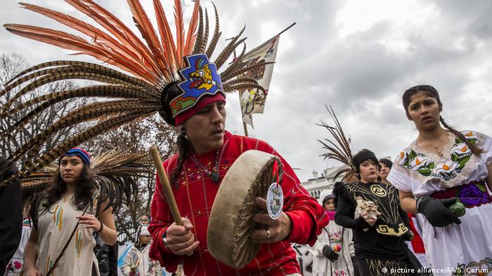 Amerikanische Ureinwohner auf einem Protestzug nach Washington, sie protestieren gegen die Dakota Access Pipeline