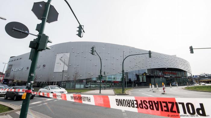 Polizei schließt nach Terrordrohung Einkaufszentrum (picture alliance/dpa/B. Thissen)