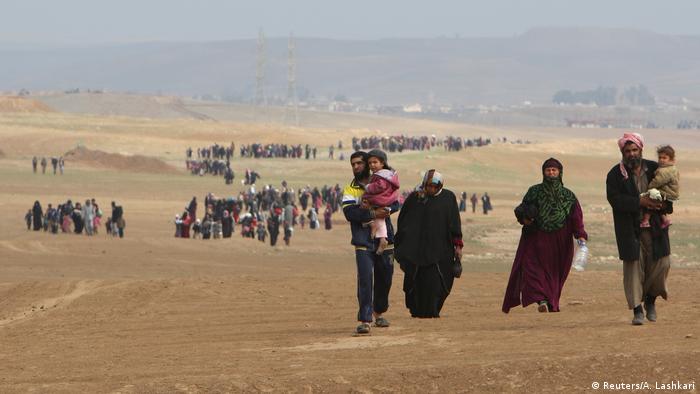 Iraker fliehen aus Badusch (Reuters/A. Lashkari)