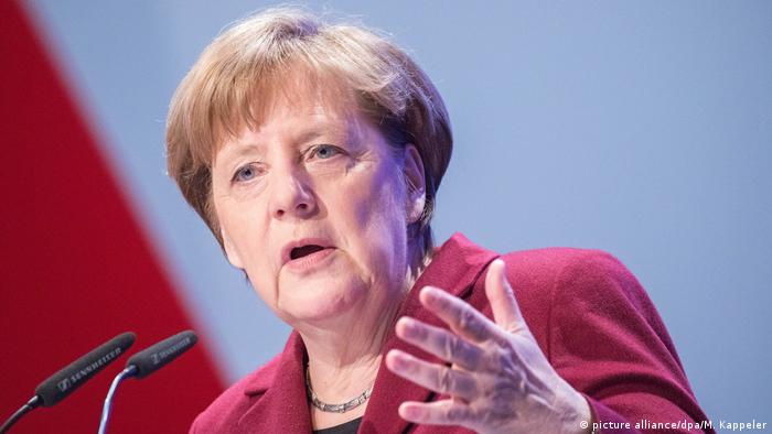 Deutschland | Kanzlerin Merkel beim VKU (picture alliance/dpa/M. Kappeler)