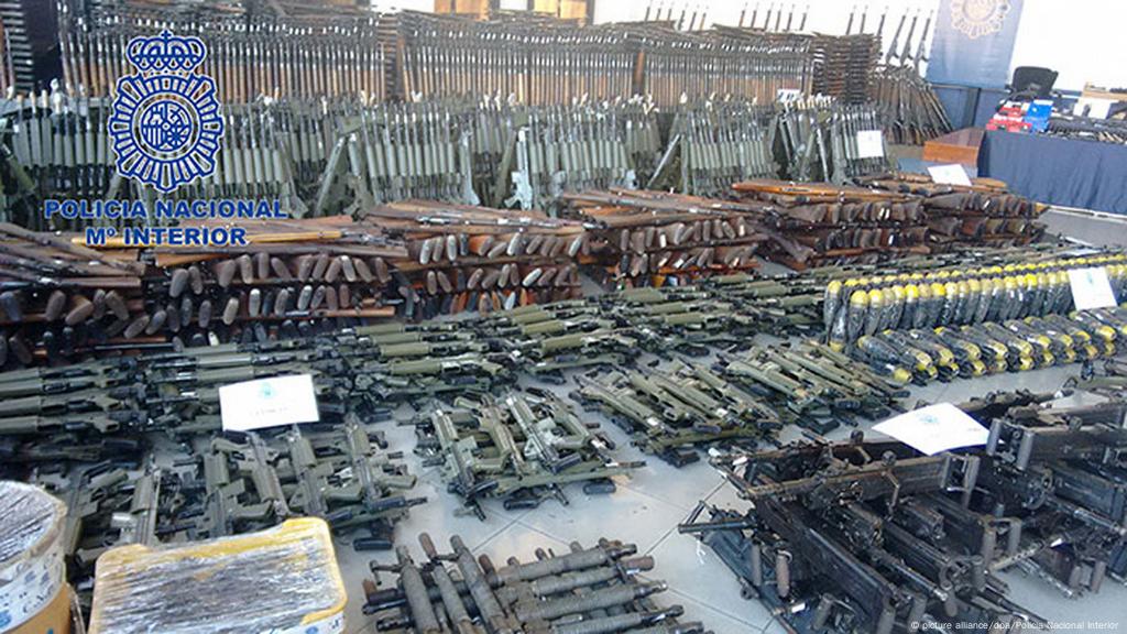 Spanish authorities reveal details of huge black-market weapons cache | News | DW | 14.03.2017