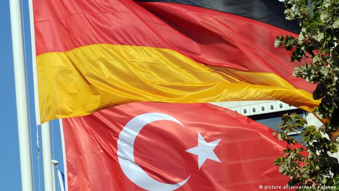 Deutsche und Türkische Flagge