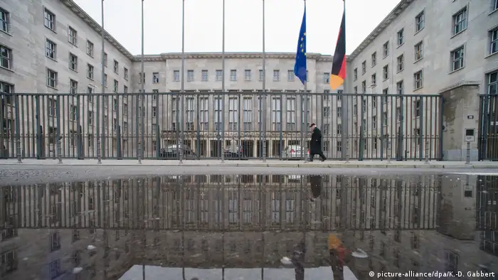 Bundesfinanzministerium in Berlin (picture-alliance/dpa/K.-D. Gabbert)