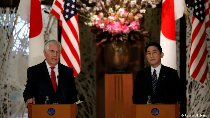 Japan Rex Tillerson und Fumio Kishida (Reuters/T. Hanai)