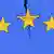 Карикатура Сергея Елкина - звездчка с надписью "Нидерланды" держит рвущийся флаг ЕС