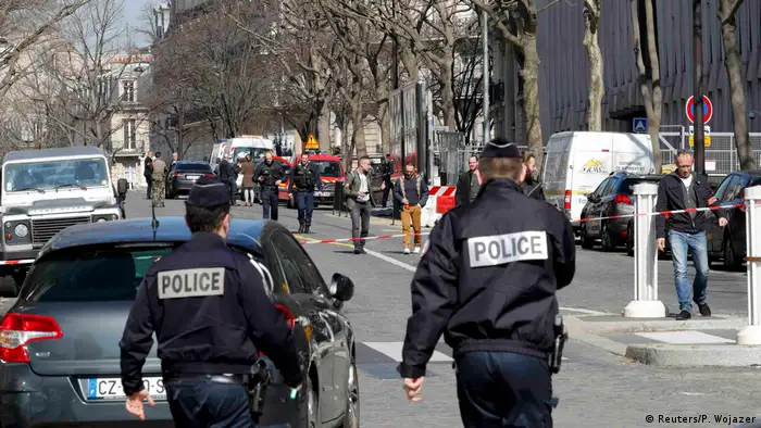 Frankreich Explosion einer Postsendung am IWF-Sitz in Paris (Reuters/P. Wojazer)