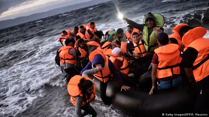 Mittelmeer - Flüchtlinge – Boot (Getty Images/AFP/A. Messinis)