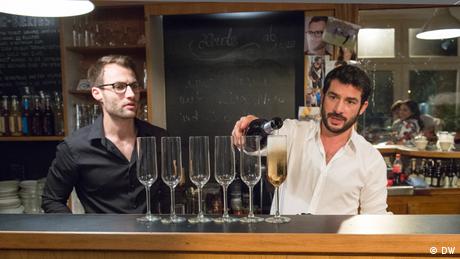 Un toast est porté pour le dixième anniversaire du