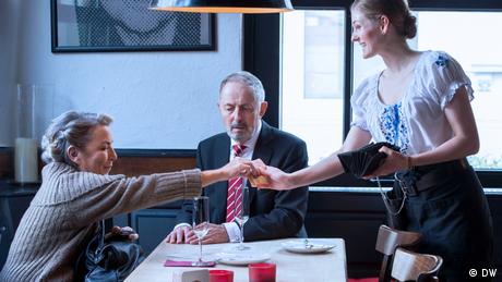 Inge faturayı devralır.