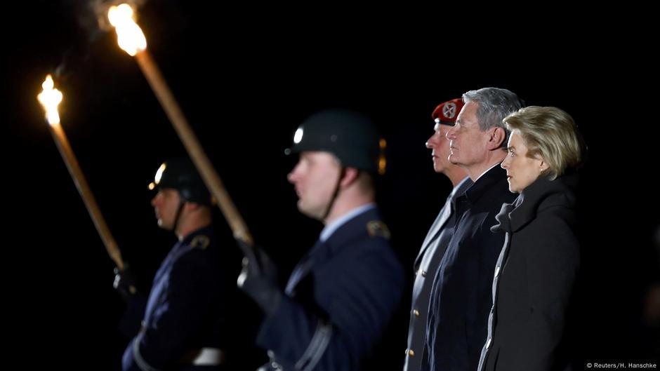 Grosser Zapfenstreich Fur Bundesprasident Gauck Aktuell Deutschland Dw 17 03 2017