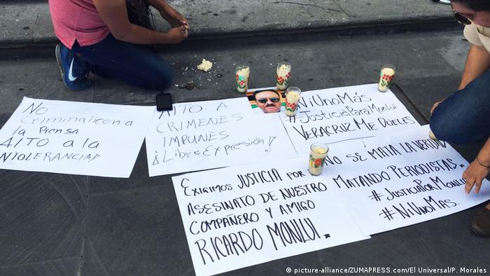 Mexiko Protest gegen den Mord an den Journalisten Ricardo Monlu (picture-alliance/ZUMAPRESS.com/El Universal/P. Morales)