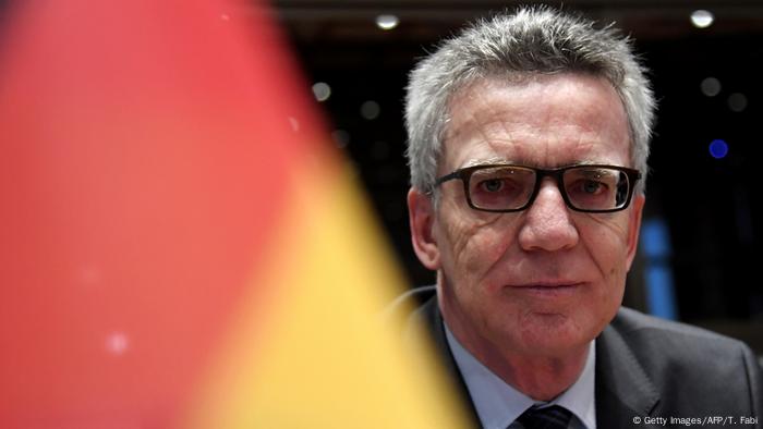 Italien Treffen Innenminister zum Thema Migration | Thomas de Maizière (Getty Images/AFP/T. Fabi)