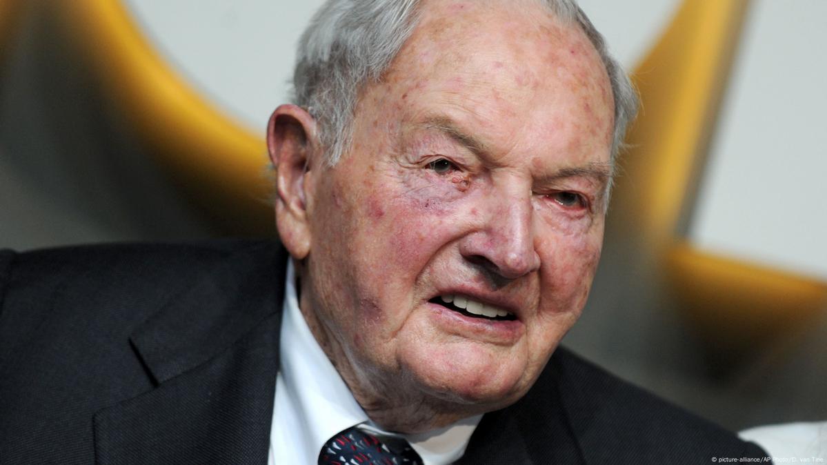 Nasce o banqueiro David Rockefeller