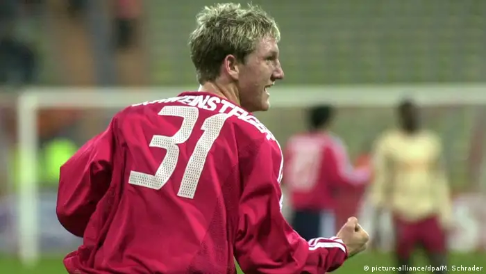 Fußballspieler Bastian Schweinsteiger 2002, Bayern München (picture-alliance/dpa/M. Schrader)