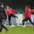 Bundestrainer Joachim Löw beim Training der Nationalelf vor dem Spiel gegen England. Quelle: ap