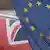Symbolbild Brexit- die Fahnen Großbritanniens und der EU