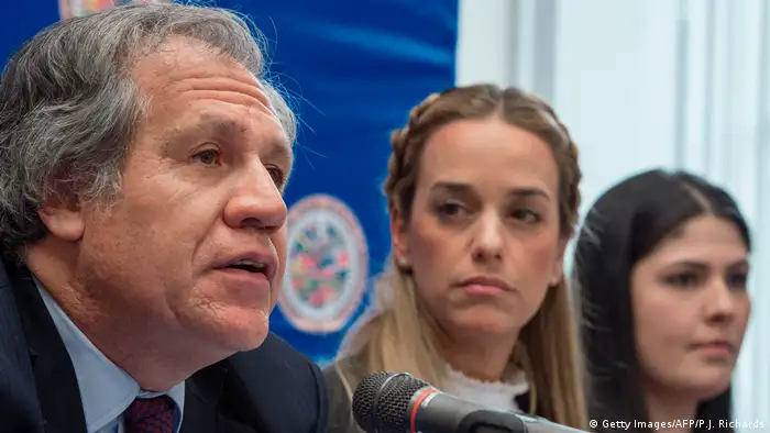 El secretario general de la Organización de Estados Americanos (OEA), Luis Almagro, convocó a una sesión urgente del Consejo Permanente para aplicar la Carta Democrática Interamericana a Venezuela. Almagro denunció que hubo un autogolpe de Estado del Tribunal Supremo al despojar de sus competencias a la Asamblea Nacional. (31.03.2017)