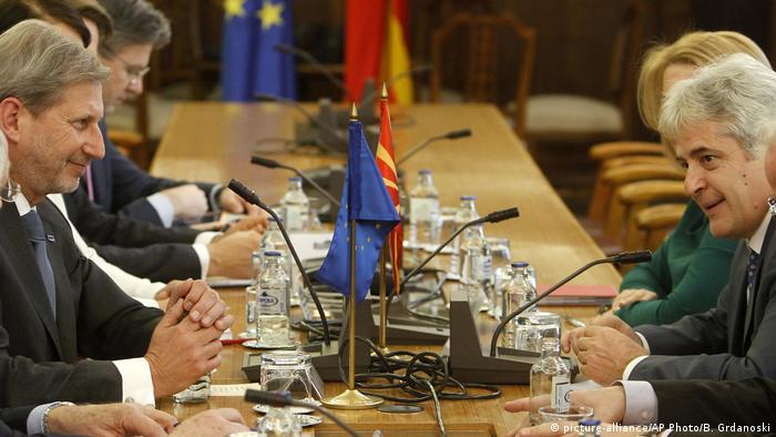 Mazedonien Gespräche Johannes Hahn mit Ali Ahmeti