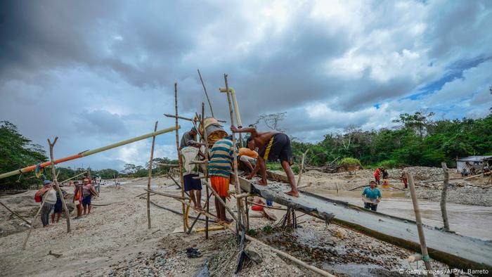 Venezuela | illegale Goldschürfung (Getty Images/AFP/J. Barreto)
