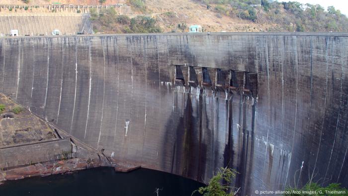 Kariba-Staudamm (picture-alliance/Arco Images/G. Thielmann)