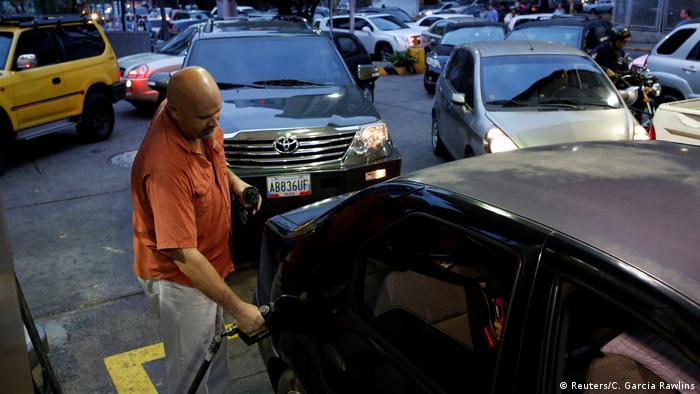 Venezuelans wait hours to put gas in their cars