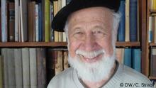 Elazar Benyoetz, geboren am 24.3.1937, israelischer Dichter
Portrait über einen in Jerusalem lebenden Juden geschrieben, der morgen 80 Jahre alt wird. Er wurde in Wiener Neustadt geboren und ist Dichter und Schriftsteller und der wichtigste Aphoristiker deutscher Sprache.