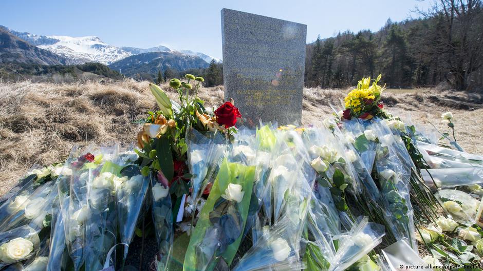 Germanwings crash: France drops manslaughter proceedings | News | DW - Vimarsana News
