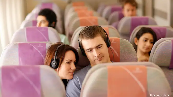 Las sillas de clase económica ofrecen un amplio espacio para las piernas, y las luces ambiente ayudan al pasajero a adaptarse a las nuevas zonas horarias. El vuelo entre Dubái y Sao Paulo tiene una duración de casi 15 horas. El avión ofrece servicios de roaming de dados y telefonía celular. 