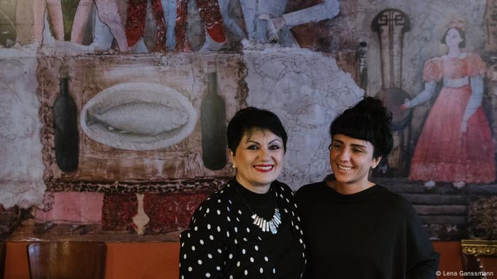 Rusudan Gorgiladze (links) und Inga Akhvlediani vom Berliner Restaurant Schwiliko (Foto: Lena Ganssmann)
