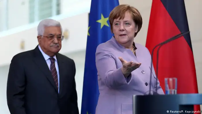 Berlin Abbas bei Merkel PK (Reuters/P. Kopczynski)