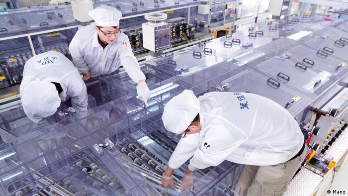 Electronic components production at Manz AG