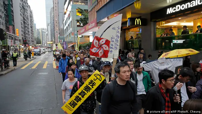 Hongkong Demonstration Wahlen (picture-alliance/AP Photo/K. Cheung)