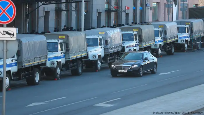 Moskau Polizei Aufmarsch Oppositionskundgebung (picture-alliance/dpa/Tass/S. Fadeichev)