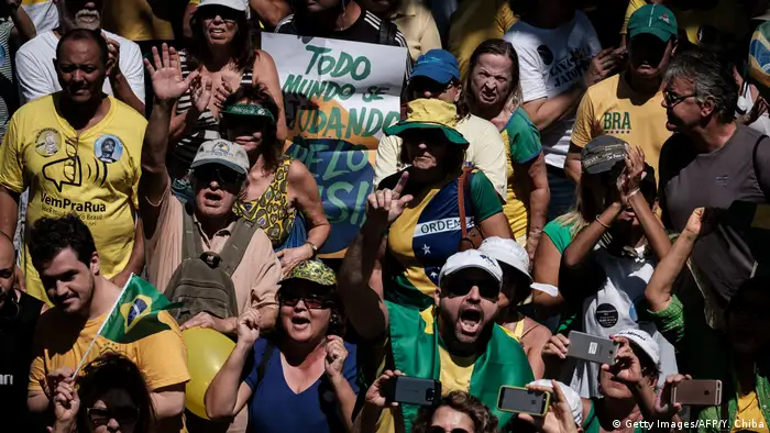 Brasilien Protesten gegen Korruption in Rio (Getty Images/AFP/Y. Chiba)