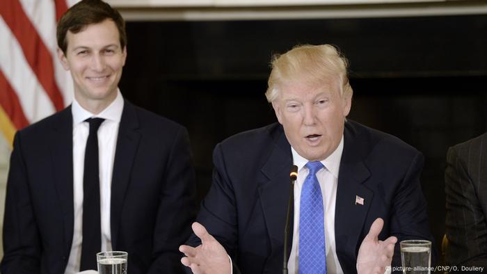 USA Donald Trump und Jared Kushner (picture-alliance/CNP/O. Douliery)