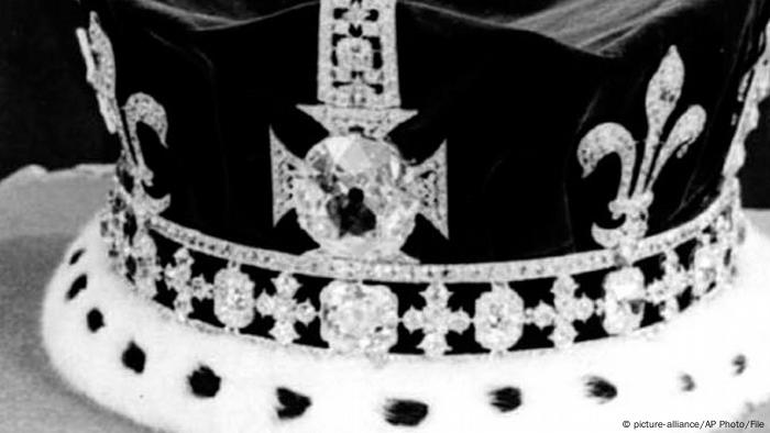 A 1954 photo of the Koh-i-noor diamond seen set in the Maltese cross at the front of the crown made for Queen Mother Elizabeth