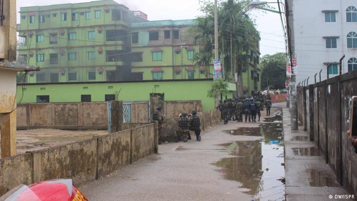 Bangladesch Kommandos retten Residenten aus 'Atia Mahal' in Sylhets Shibbari (DW/ISPR)