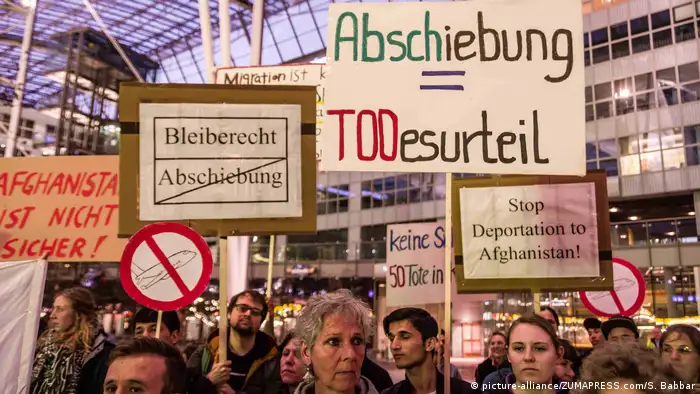 Deutschland Protest gegen Abschiebung am Flughafen in München