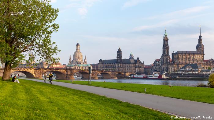Zehn Gründe für Dresden | Radfahrer auf dem Elberadweg in Dresden