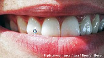Themenbild Lächeln Zähne Zahnschmuck Zahnarzt Mund