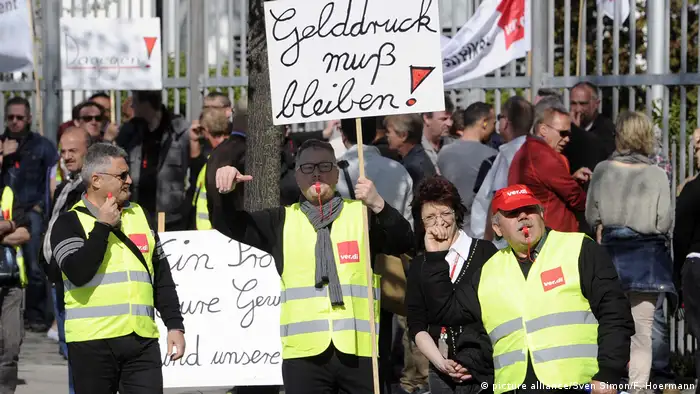 Giesecke und Devrient | Protest against job cuts (picture alliance/Sven Simon/F. Hoermann)