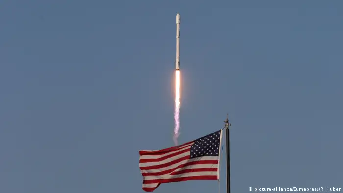 USA | SpaceX Falcon 9 gestarted