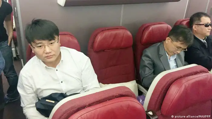 Malaysia Nordkoreaner im Flugzeug (picture-alliance/MAXPPP)