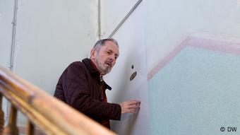 Jacques, der eigentlich Otto heißt, erzählt Inge endlich die Wahrheit über sein Leben.