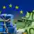 U pozadini zastava EU-a, paketi i novčanice od sto eura
