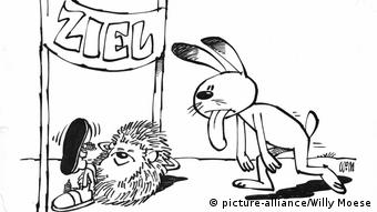 Karikatur Der Hase und der Igel: Der Hase (rechts) kommt abgehetzt, mit heraushängender Zunge am Ziel an. Dort unter dem Schild Ziel liegt in entspannter Haltung der Igel