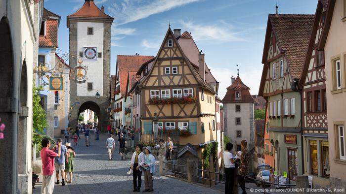Las calles empedradas de Rothenburg ob der Tauber, con sus casas de entramado de madera.